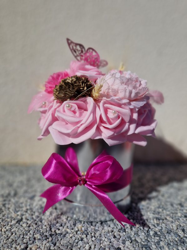 Box floral ronde (mélange aléatoire de fleurs) – Image 4