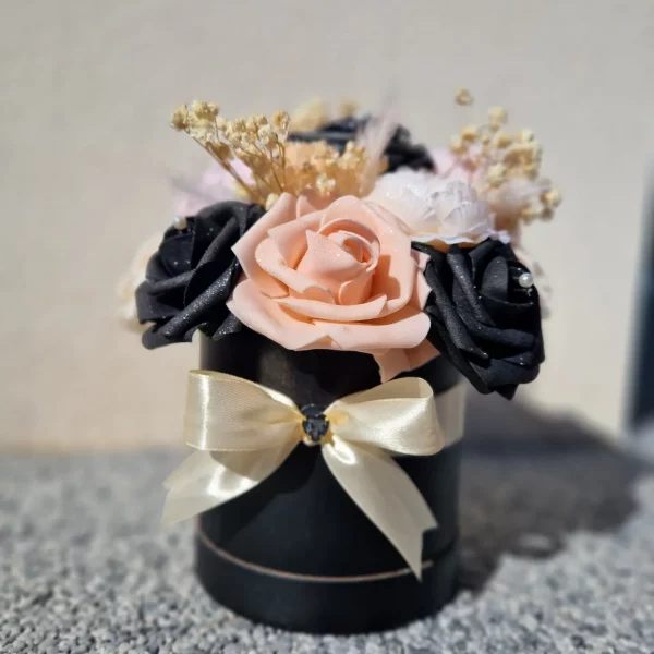 Box floral ronde (mélange aléatoire de fleurs) – Image 10