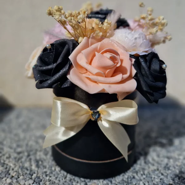 Box floral ronde (mélange aléatoire de fleurs) – Image 11